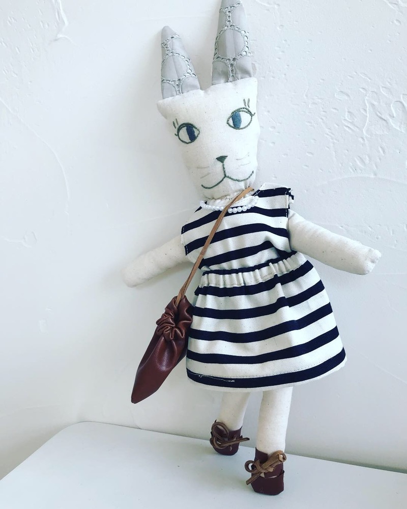 今野はるえさんの『パリの着せ替えどうぶつ人形』からウサギを作 | ルシアン ハンドメイドコミュニティ | LA VIDA コミュニティサイト
