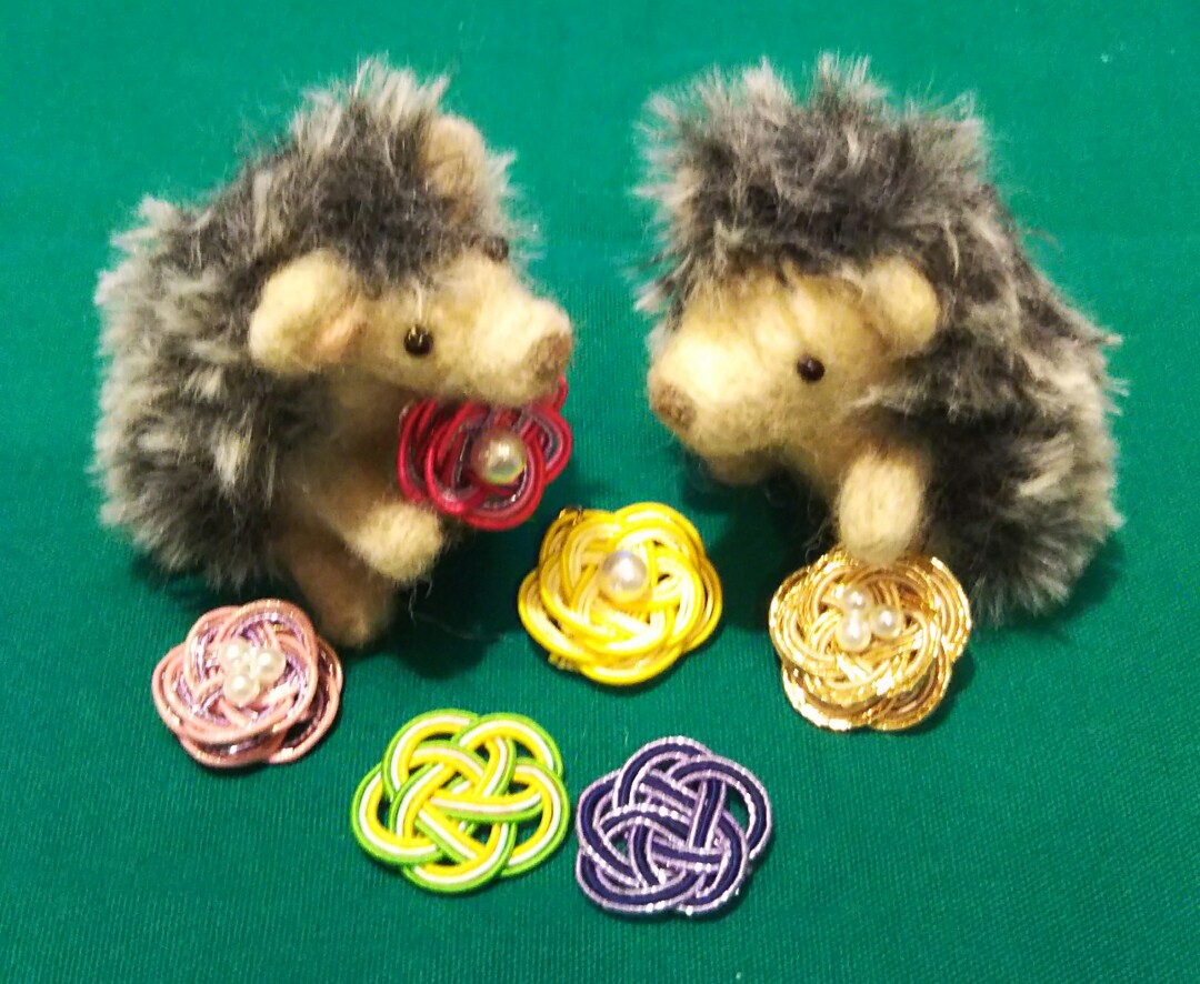 大晦日に年賀状作成中です 涙 新年の干支モチーフとしてハリ ルシアン ハンドメイドコミュニティ La Vida コミュニティサイト